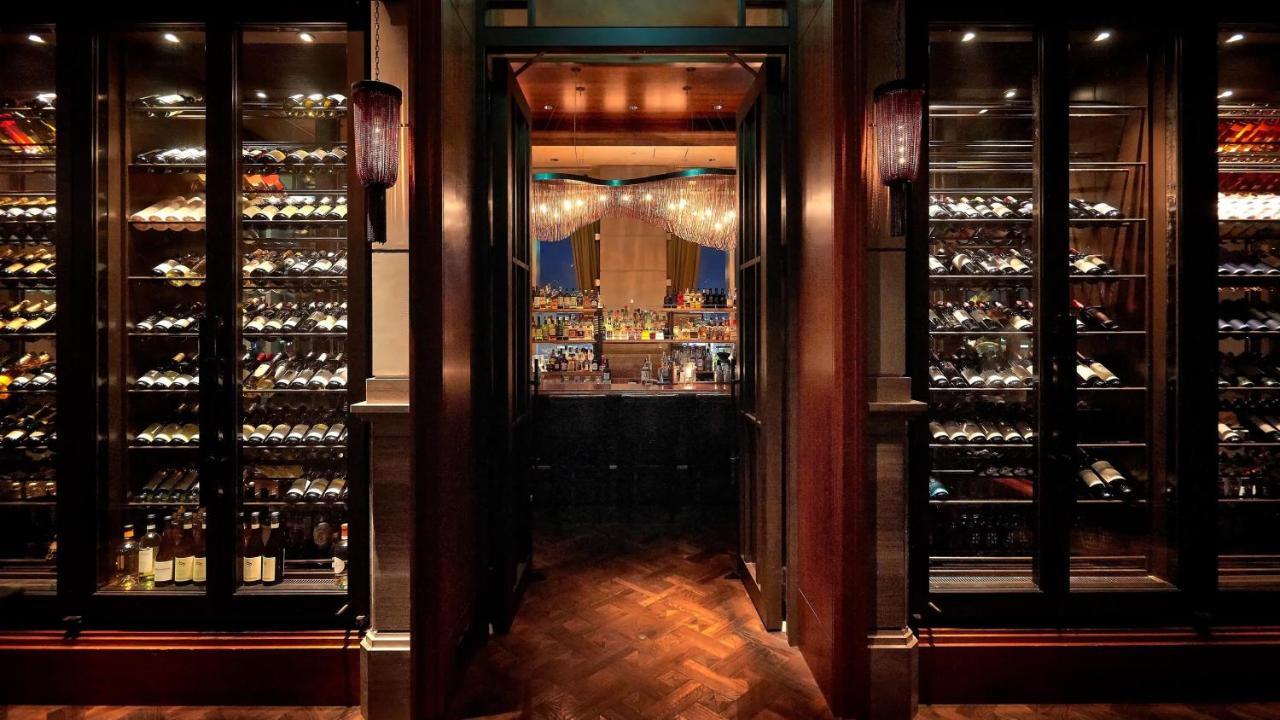 فندق أورينتال كوبه المظهر الخارجي الصورة The wine cellar at the restaurant