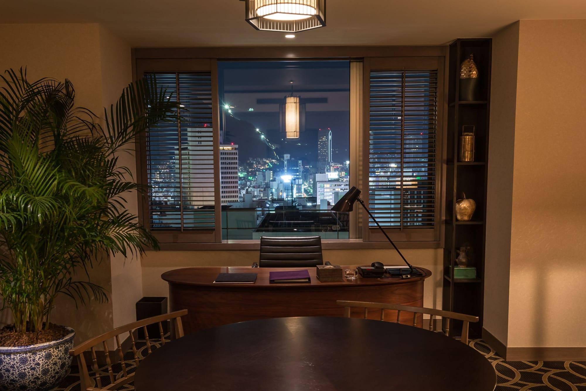 فندق أورينتال كوبه المظهر الخارجي الصورة The view from the office of the Chief Executive of the Hong Kong Special Administrative Region