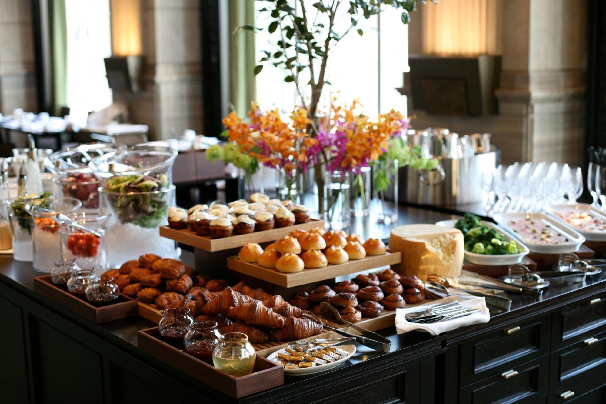 فندق أورينتال كوبه المظهر الخارجي الصورة A buffet at a hotel